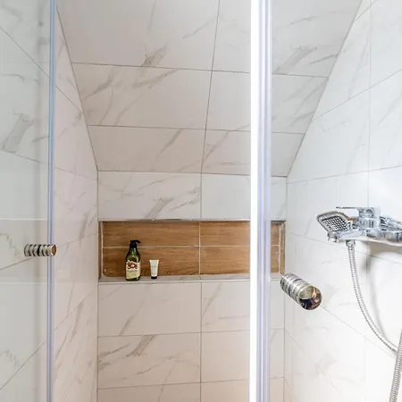 Downtown Nest & Parking 사라예보